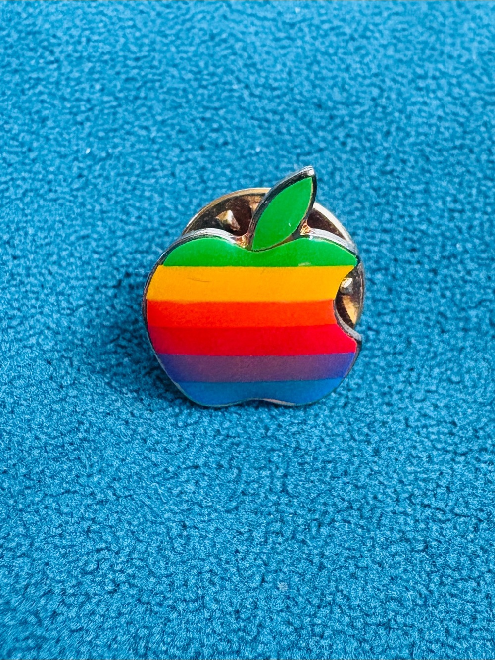 Apple vintage 1980s rainbow logo enamel lapel pin